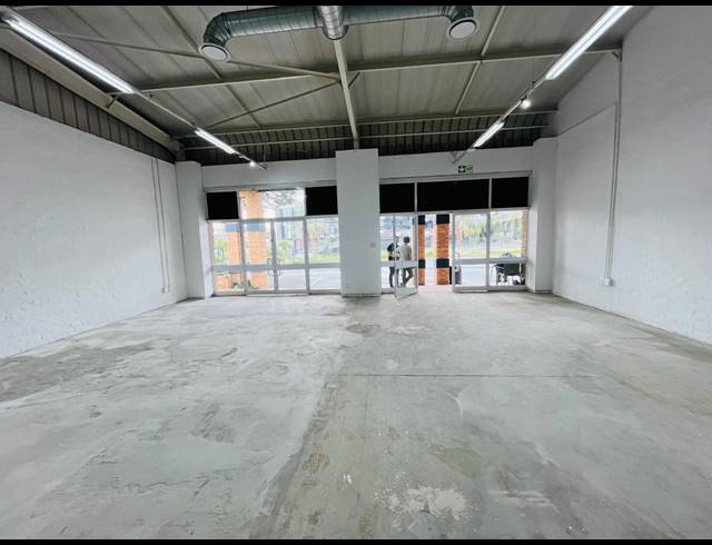 300M² RETAIL TO LET IN FOURWAYS